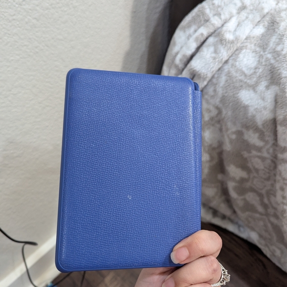 Amazon Tablet Bundle - Picture 15 of 16